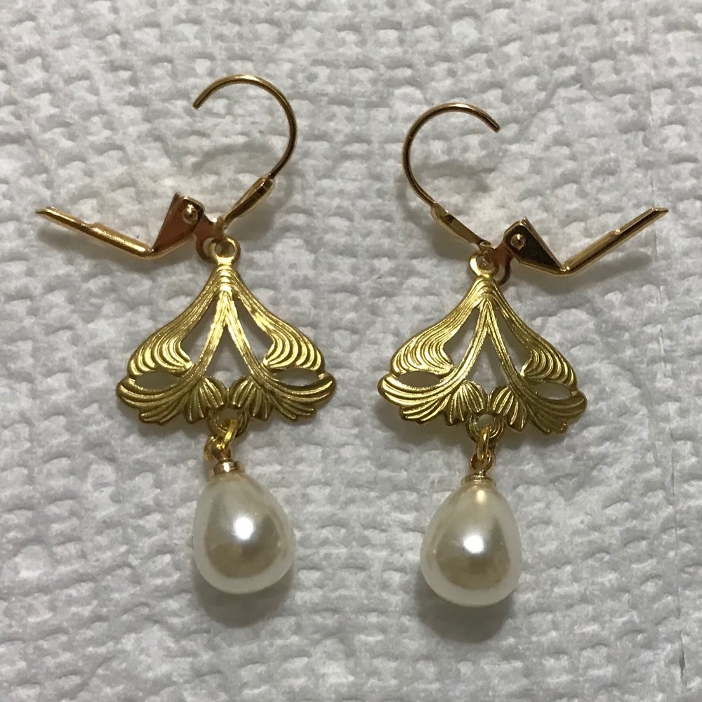 Crimson Peak Edith Cushing Gothic Gold Butterfly Pearl Earring Handmade Replicas - Picture 10 of 13